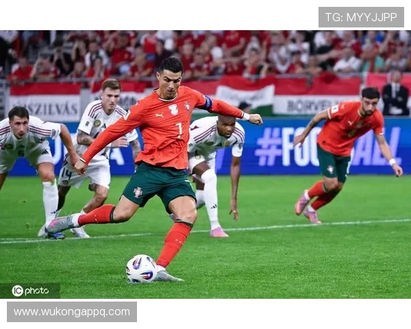 B费 vs C罗:国家队核心角色与战术适配性对比 B费 vs C罗:国家队核心角色与战术适配性对比