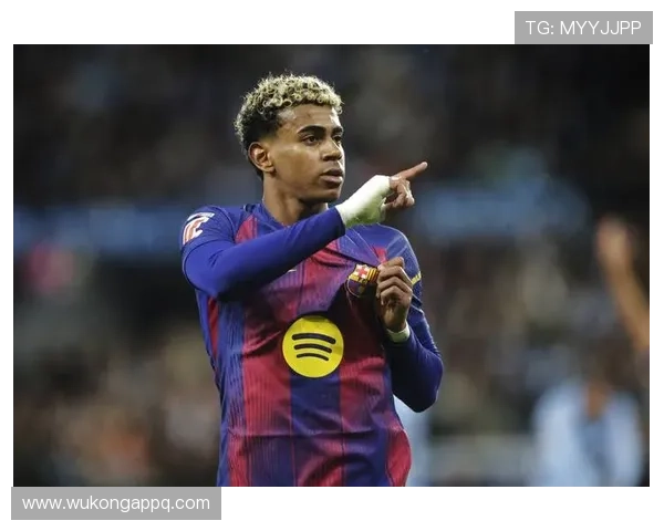 亚马尔与梅西青训成长路径及早期表现对比分析