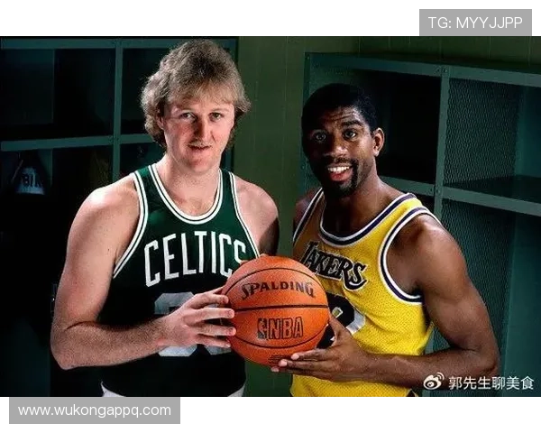 伯德挡拆牵制魔术师约翰逊，三分效率碾压其突破