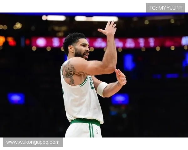 塔图姆季后赛靠无球跑动拉开空间，效率较常规赛提升