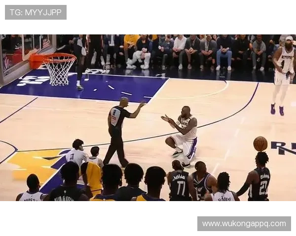 勒布朗挡拆制造多次错位提升季后赛关键时刻得分效率